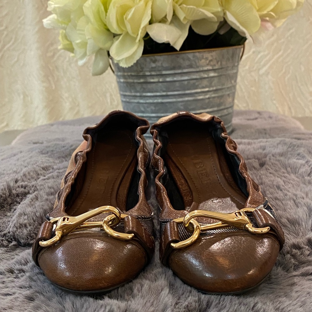Ballerina flats by Burberry. - Picture 6 of 15